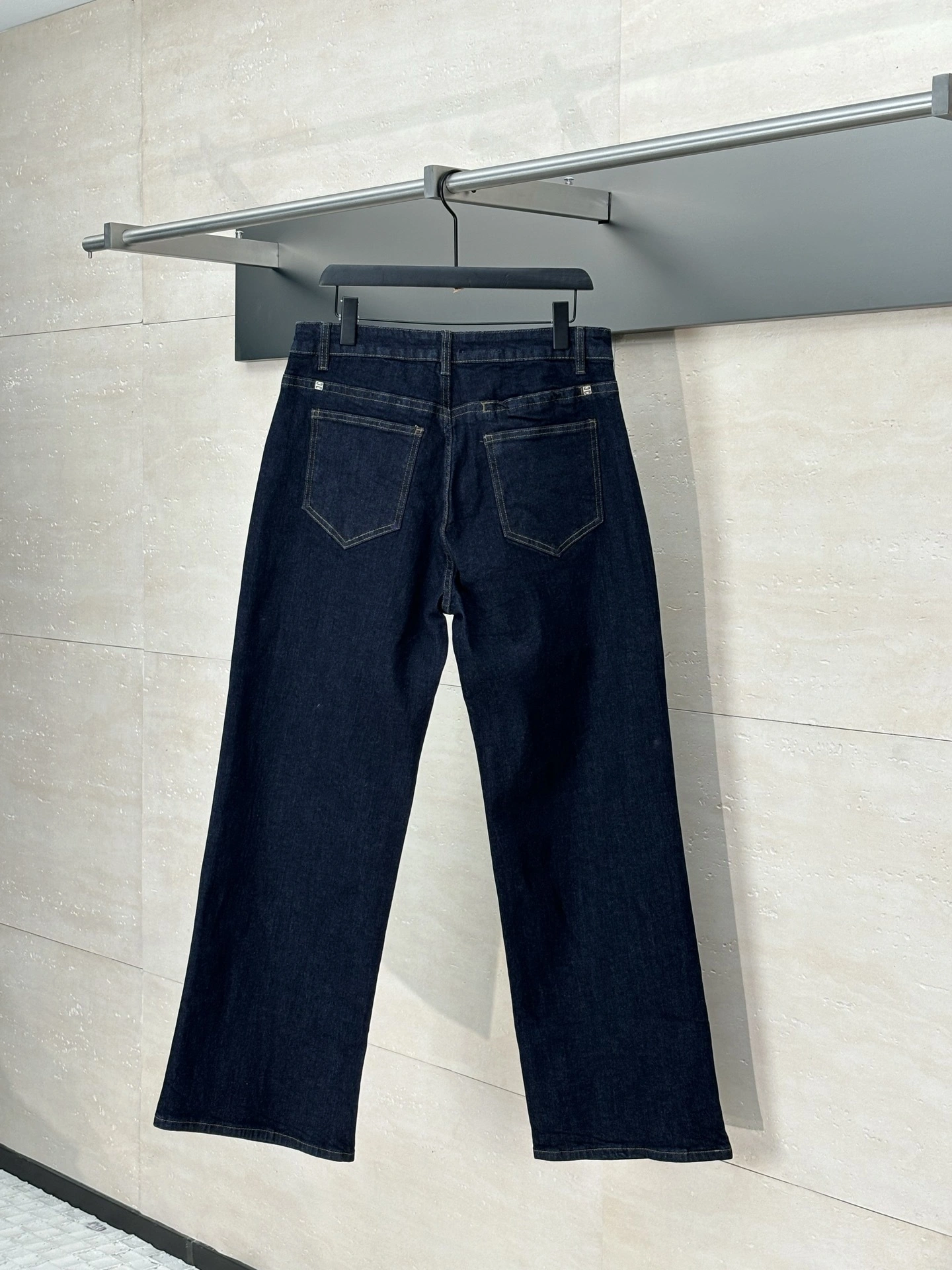 wg.luxury- 6iv593hy item:E-F363F1057